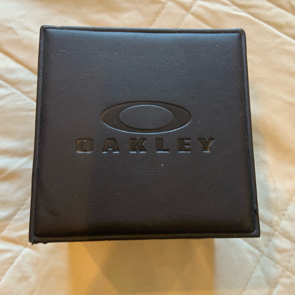 Men’s Oakley watch